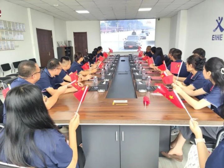 Дистони сохтори пӯлоди EihE тамошои пахши иҷтимоии паради 113-ро ташкил кард